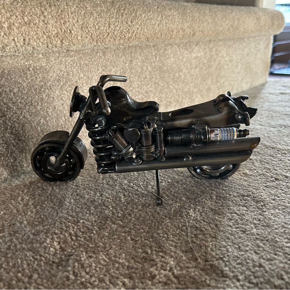 Scrap metal Motorcycle Art - Very Cool & Unique Piece - Picture 3 of 17